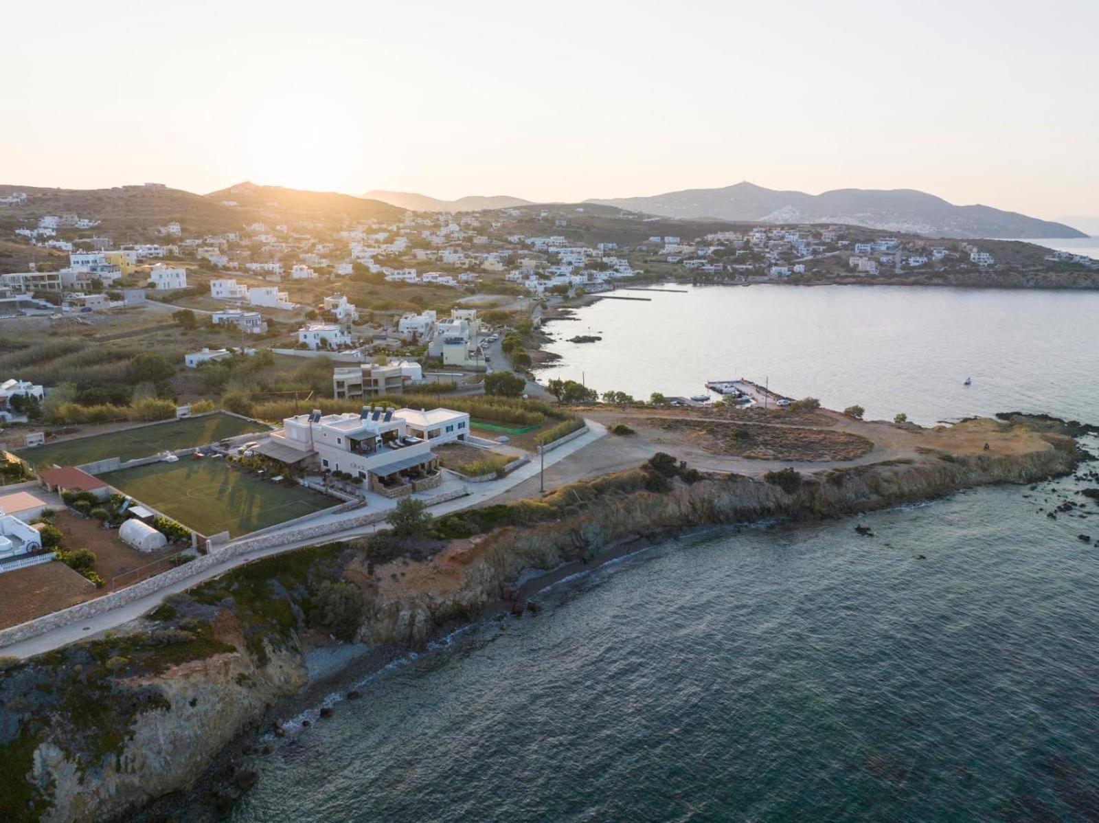 Lalari Beach Suites Vári Екстериор снимка