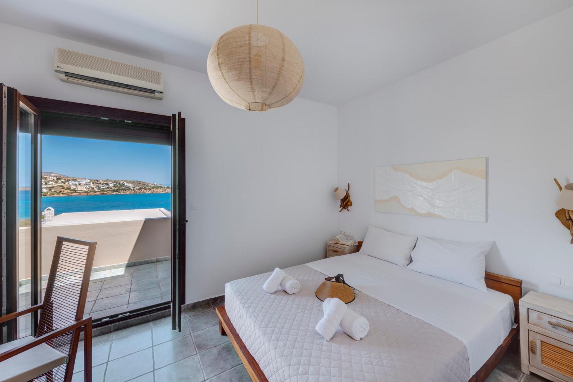 Lalari Beach Suites Vári Екстериор снимка
