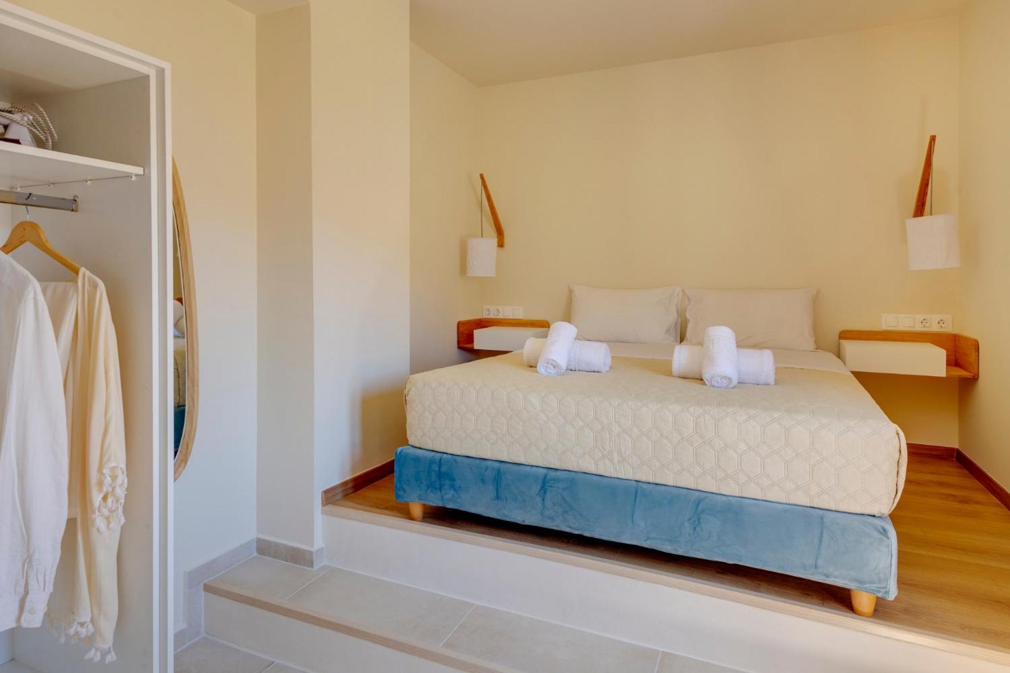 Lalari Beach Suites Vári Екстериор снимка