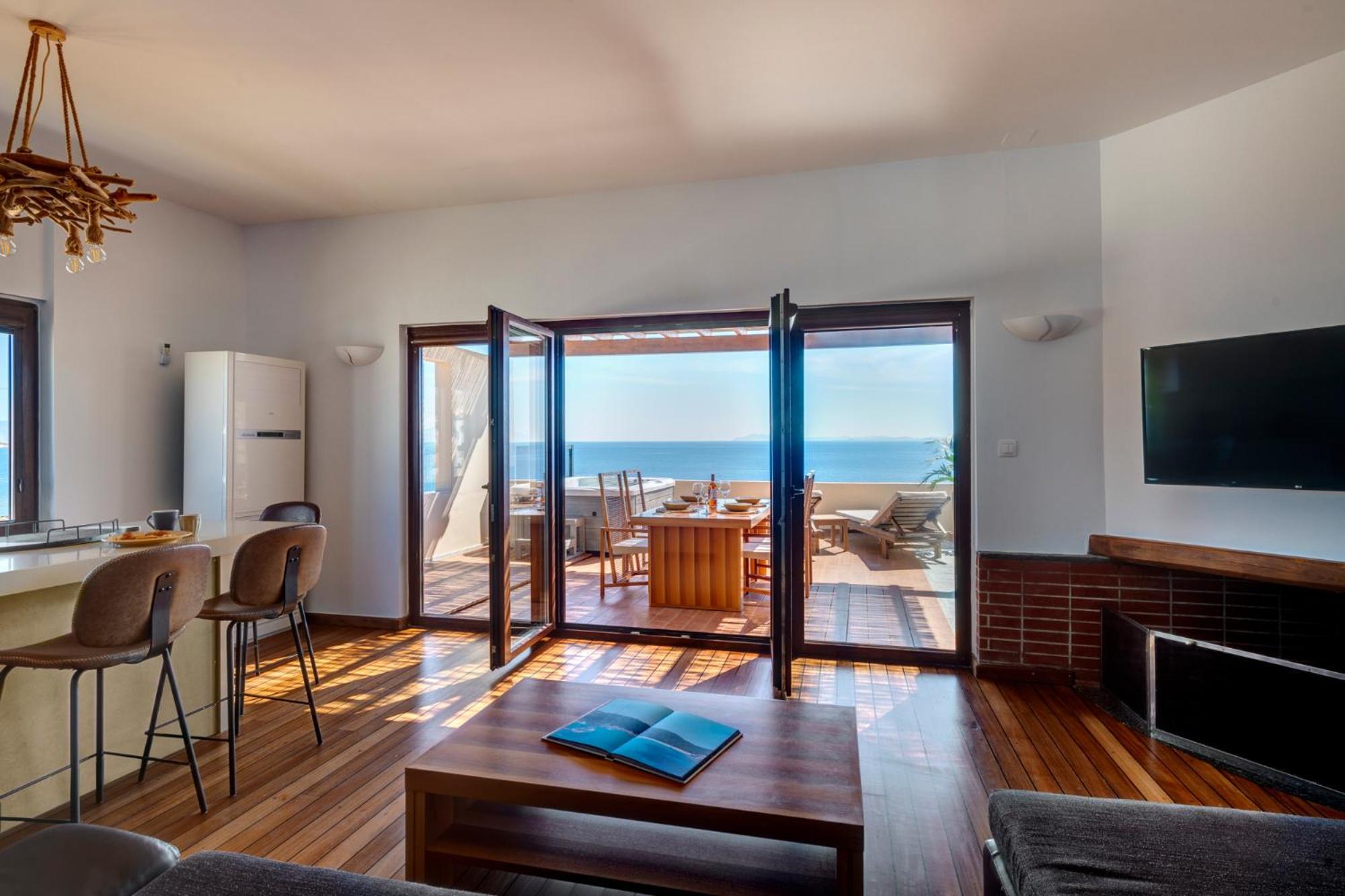 Lalari Beach Suites Vári Екстериор снимка
