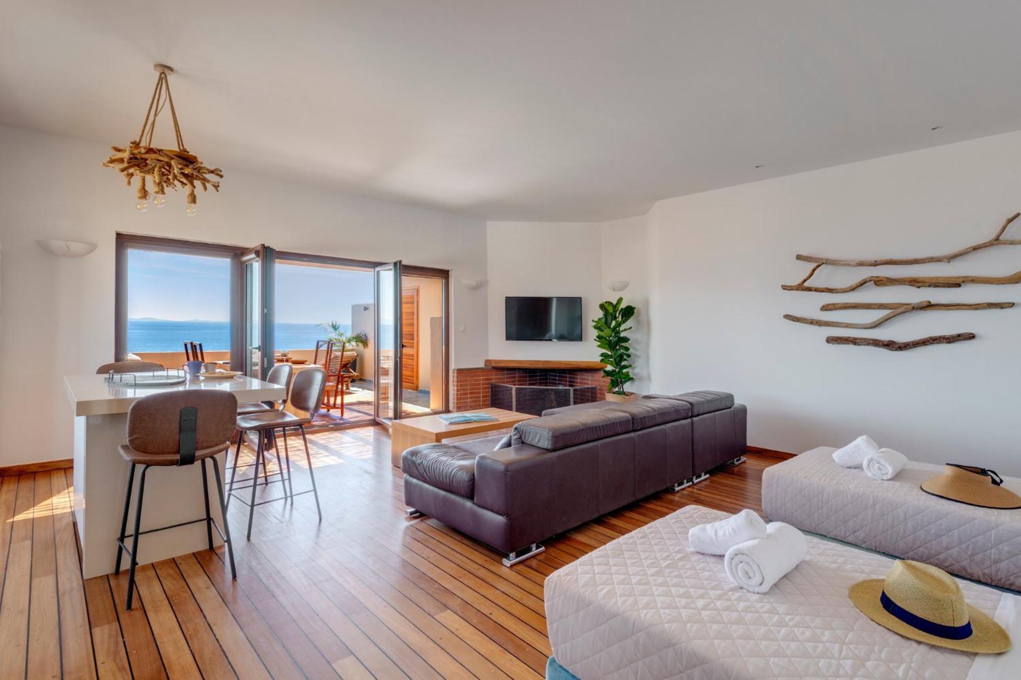 Lalari Beach Suites Vári Екстериор снимка