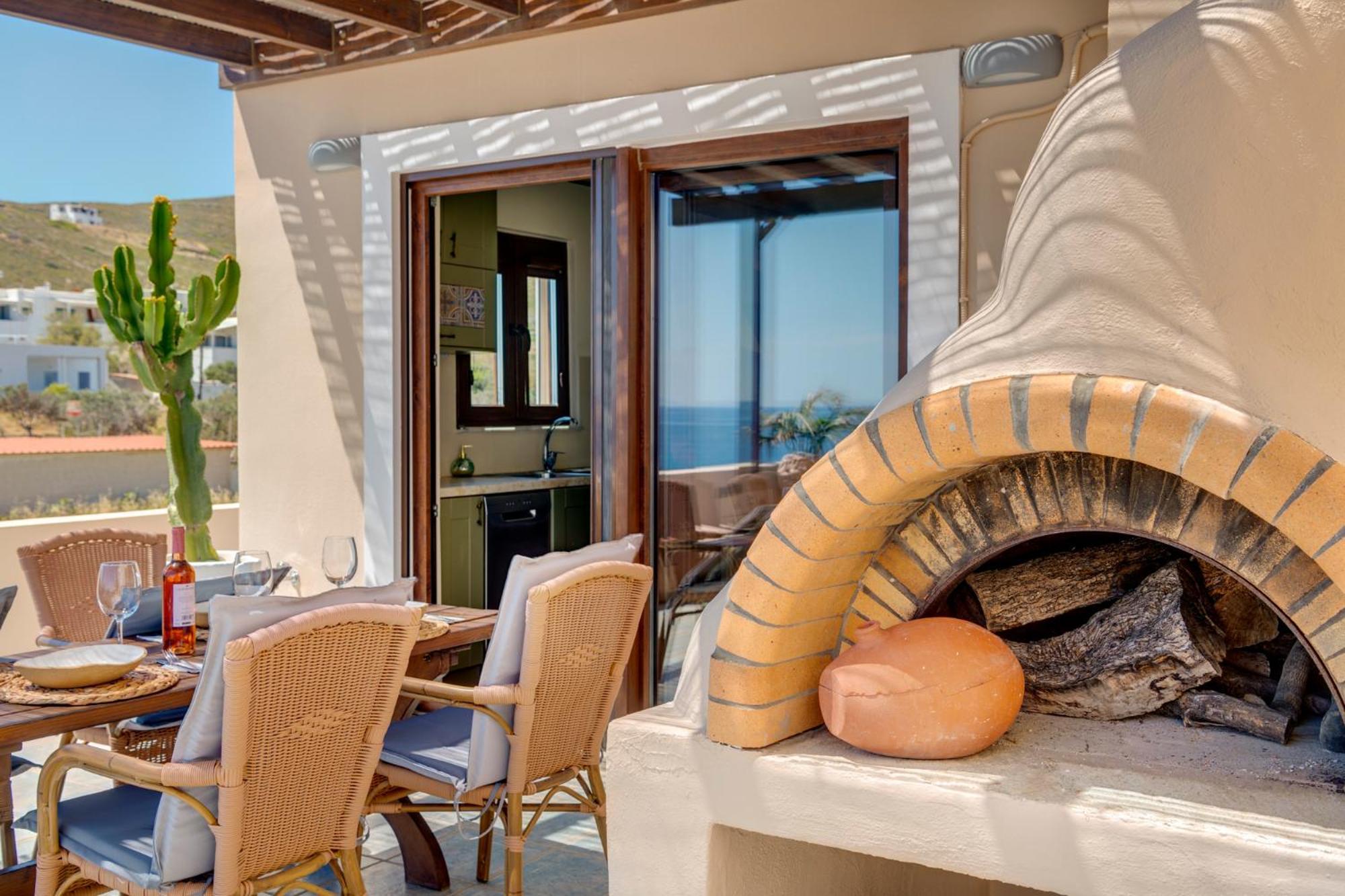 Lalari Beach Suites Vári Екстериор снимка