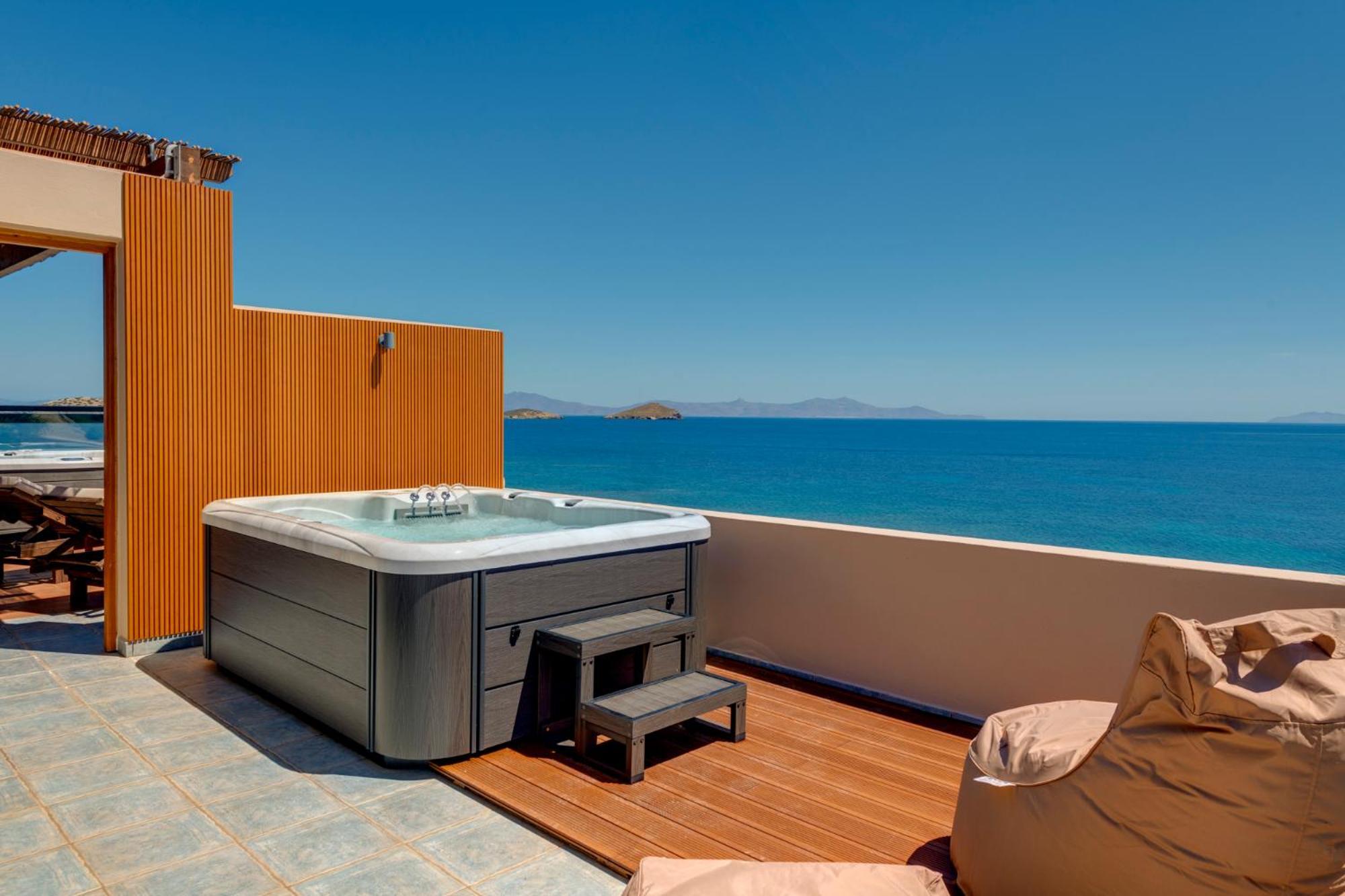 Lalari Beach Suites Vári Екстериор снимка