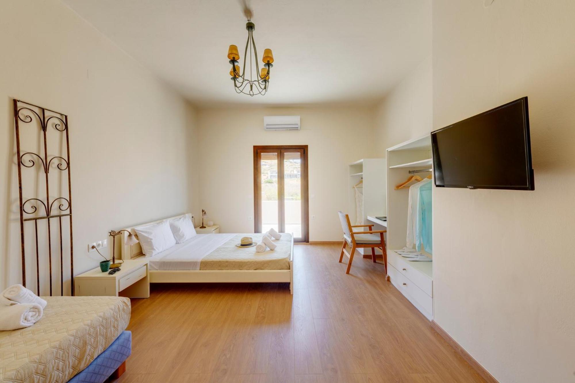 Lalari Beach Suites Vári Екстериор снимка