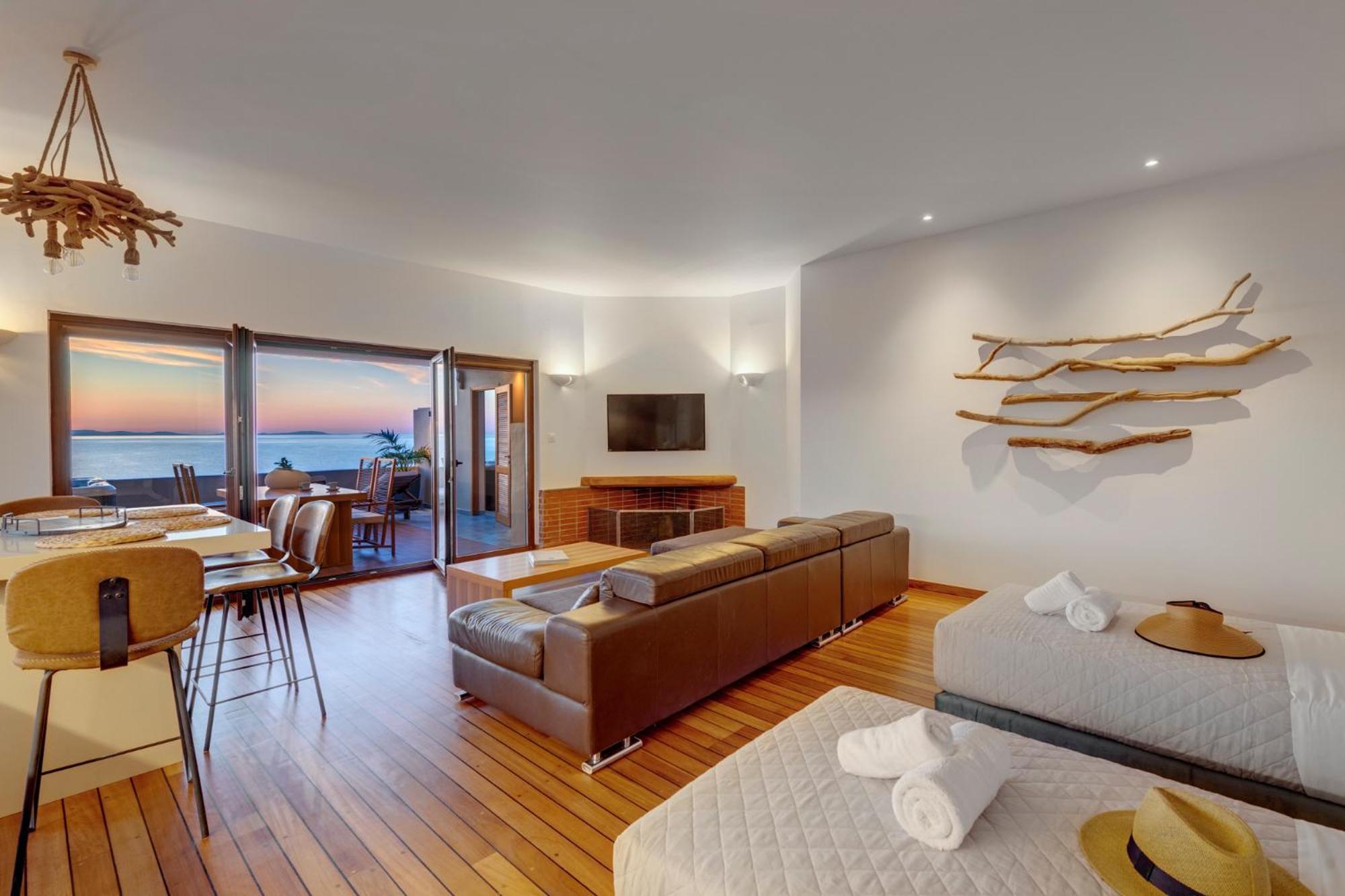 Lalari Beach Suites Vári Екстериор снимка