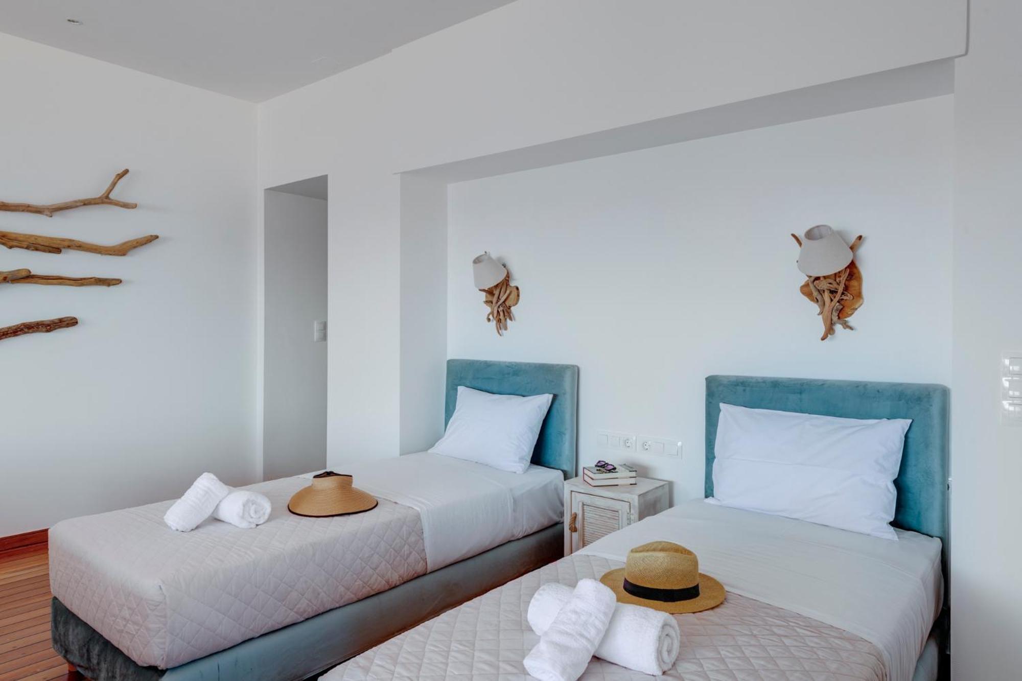 Lalari Beach Suites Vári Екстериор снимка