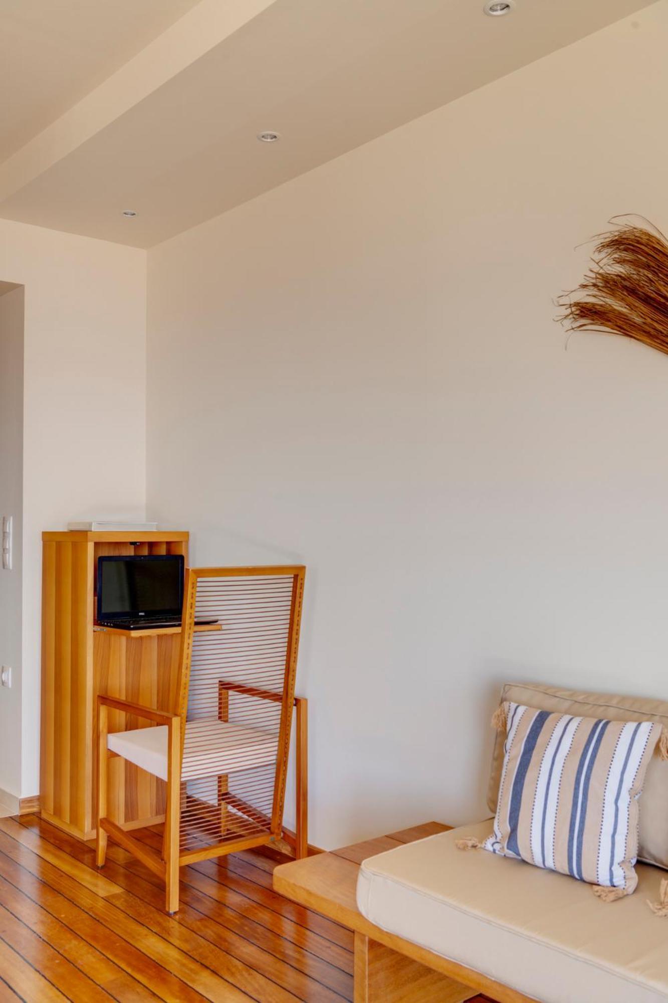 Lalari Beach Suites Vári Екстериор снимка
