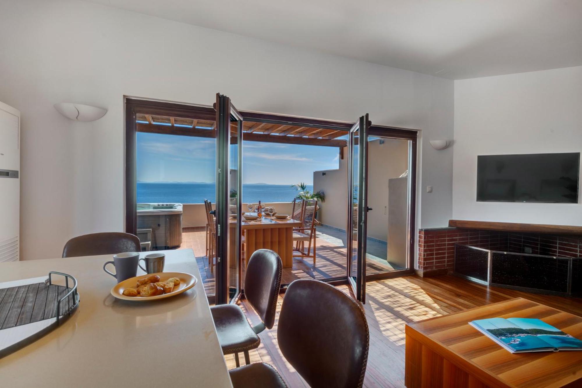 Lalari Beach Suites Vári Екстериор снимка