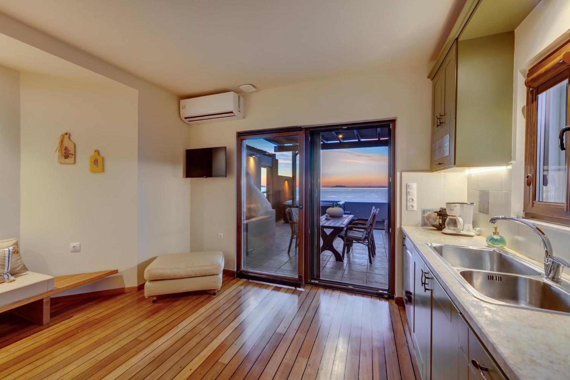 Lalari Beach Suites Vári Екстериор снимка