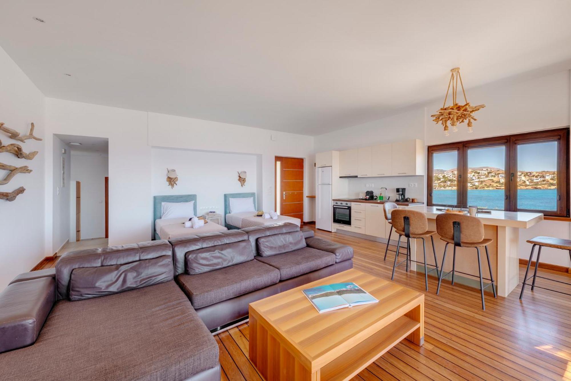 Lalari Beach Suites Vári Екстериор снимка