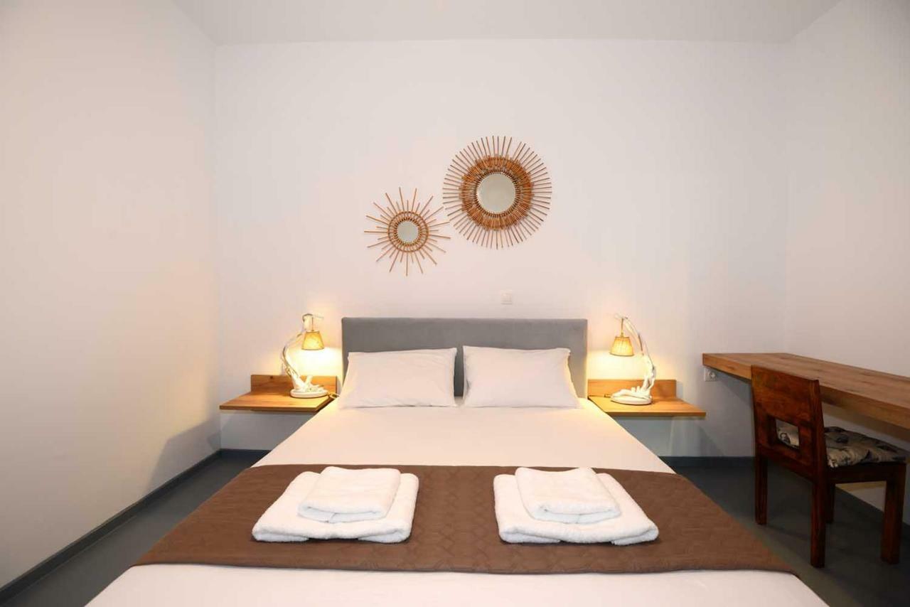 Lalari Beach Suites Vári Екстериор снимка