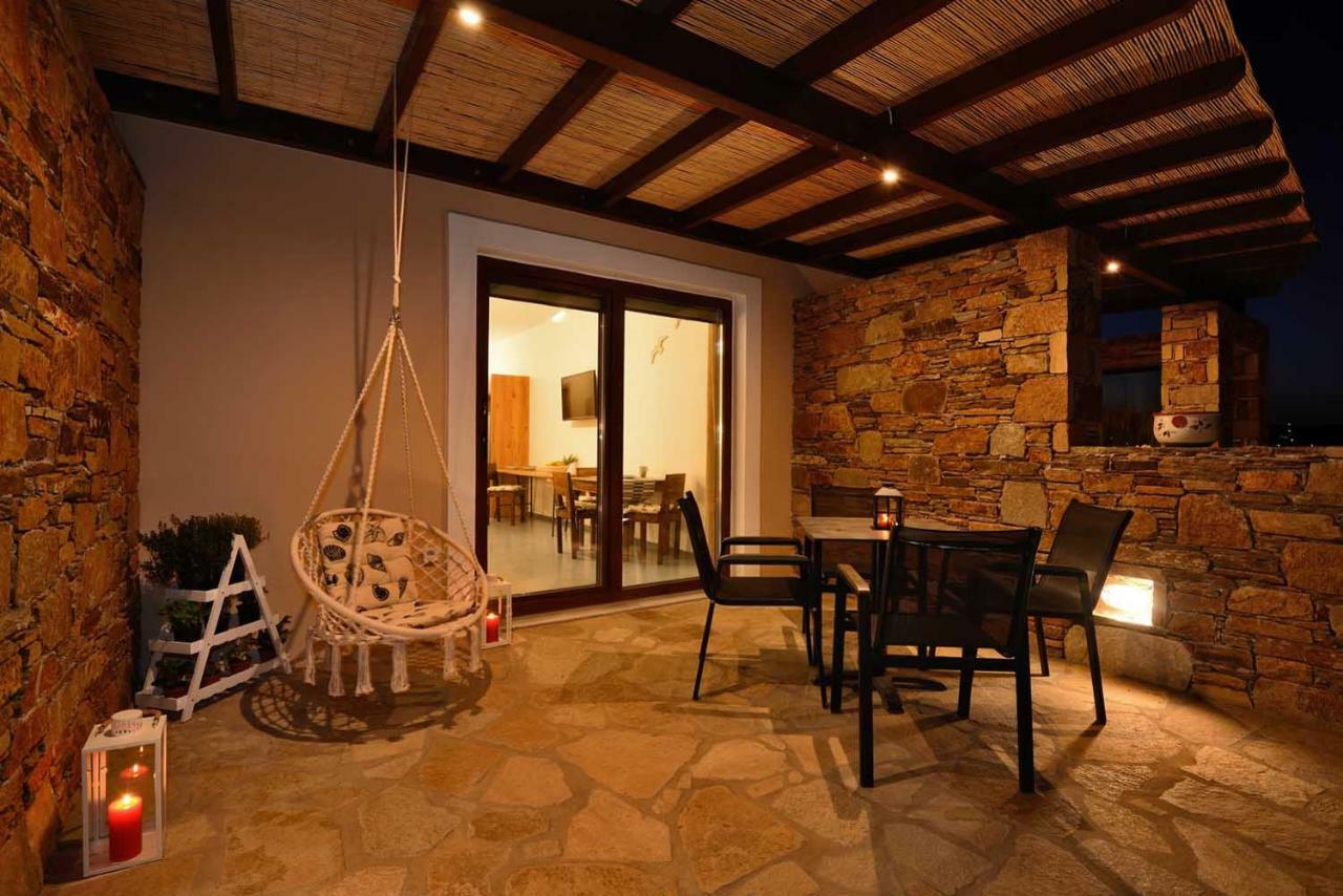 Lalari Beach Suites Vári Екстериор снимка