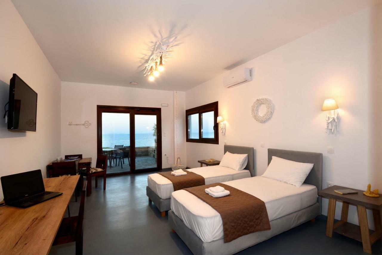 Lalari Beach Suites Vári Екстериор снимка