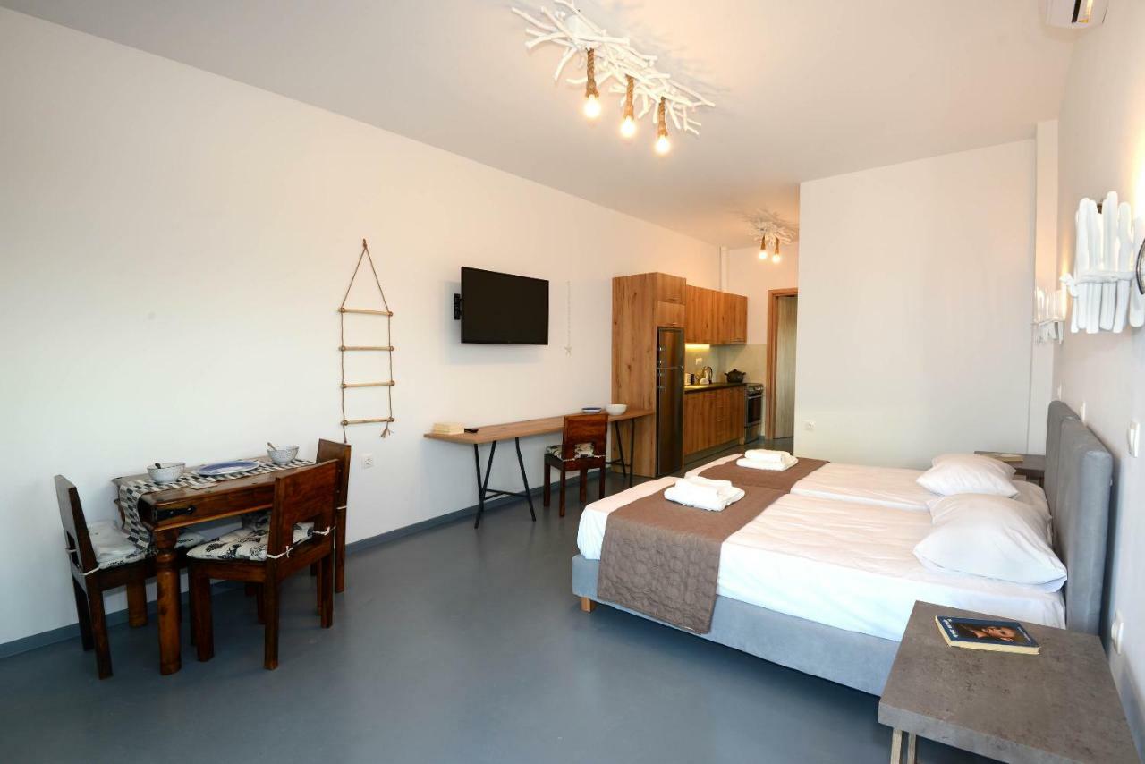 Lalari Beach Suites Vári Екстериор снимка