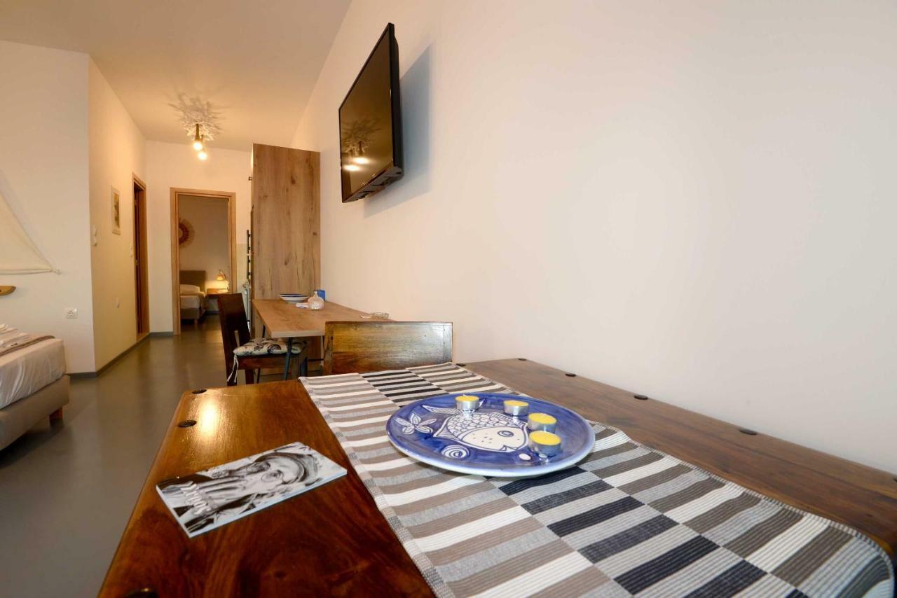 Lalari Beach Suites Vári Екстериор снимка