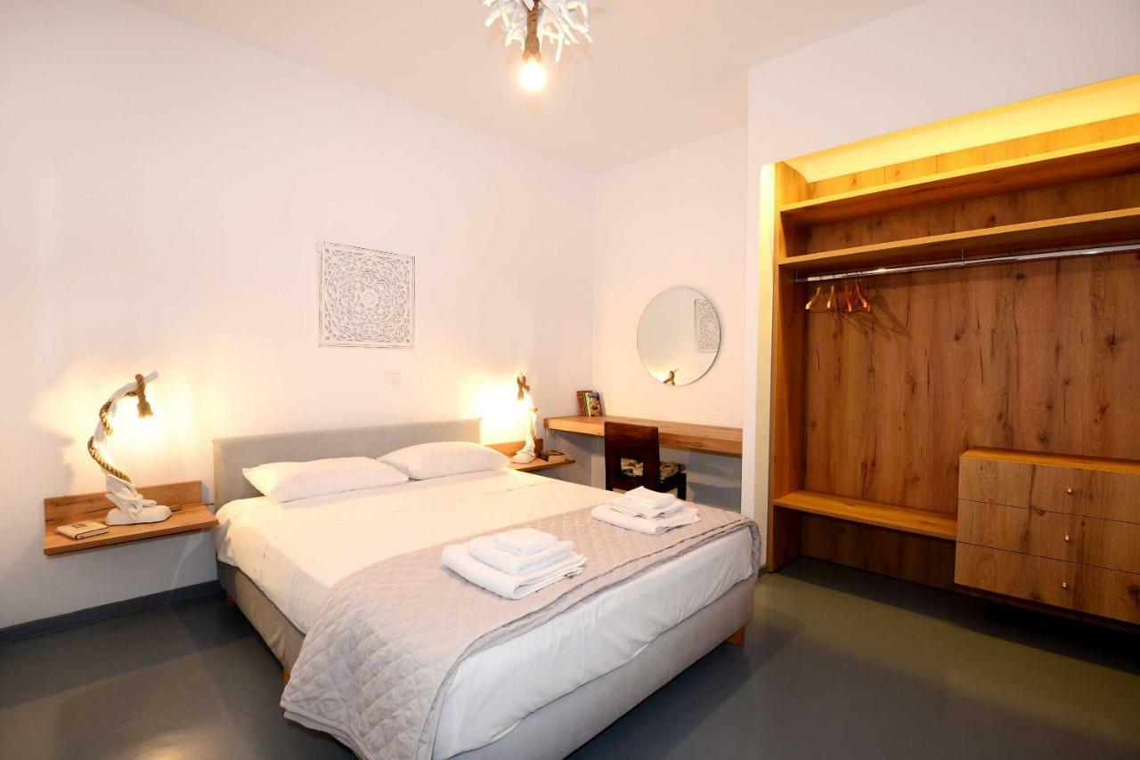 Lalari Beach Suites Vári Екстериор снимка